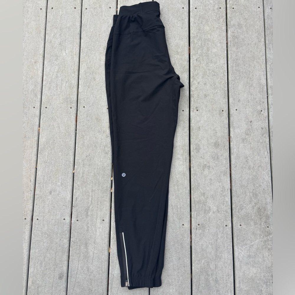 Lululemon Sojurn Jogger, Size Small, Black